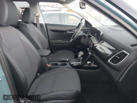 2025 Kia Seltos S with VIN KNDEUCAA2S7735012, listed as a IAAI auction lot 41584860 with 2,130 mi miles and . Bid and sale history available at carsss.com. Image 5.