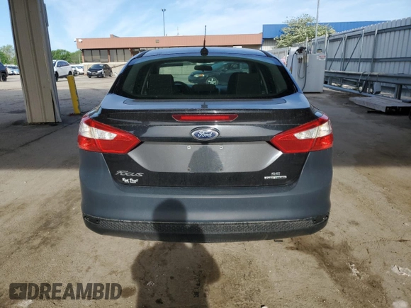 2013 Ford Focus SE z VIN 1FADP3F26DL106275, wystawiony jako Copart lot #55701345 z przebiegiem 117 897 mil mil oraz Szkody całkowita. Historia ofert i sprzedaży dostępna na DreamBid. Obrazek 6.