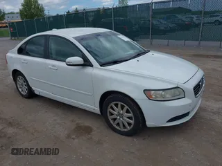 2008 Volvo S40 2.4L z VIN YV1MS382282351778, wystawiony jako IAAI lot #42229295 z przebiegiem 141 132 mil mil oraz . Historia ofert i sprzedaży dostępna na DreamBid. Obrazek 1.
