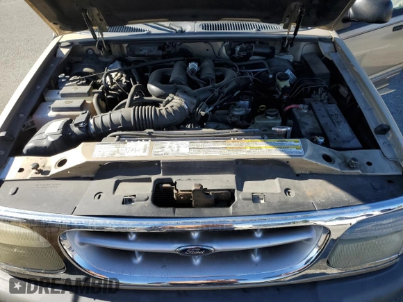 2001 Ford Explorer XLT with VIN 1FMZU63E01ZA13443, listed as a Copart auction lot 42386555 with 226,584 mi miles and Salvage title. Bid and sale history available at DreamBid. Image 13.