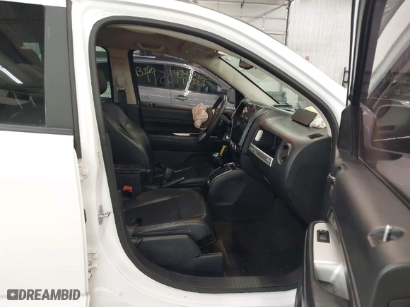 2014 Jeep Compass Latitude with VIN 1C4NJDEB1ED623034, listed as a IAAI auction lot 41843519 with 118,220 mi miles. Bid and sale history available at carsss.com. Image 5.