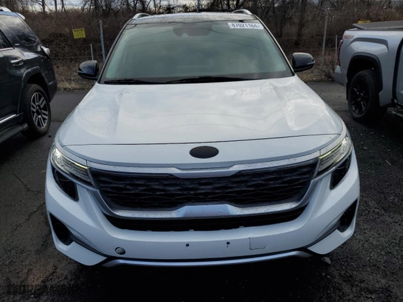 2021 Kia Seltos S with VIN KNDEUCA2XM7077824, listed as a Copart auction lot 50165405 with NaN miles and Salvage Title. Bid and sale history available at carsss.com. Image 5.