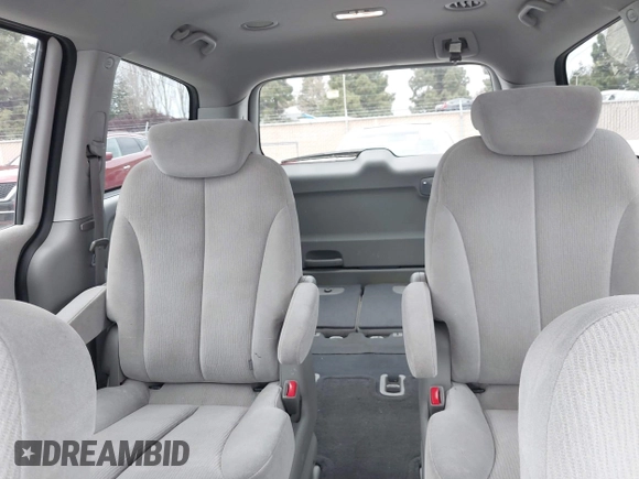 2008 Kia Sedona LX with VIN KNDMB233X86247628, listed as a IAAI auction lot 41918756 with 89,463 mi miles. Bid and sale history available at carsss.com. Image 8.