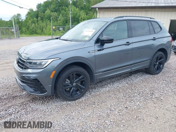 2024 Volkswagen Tiguan SE R-Line Black with VIN 3VV8B7AX1RM181025, listed as a IAAI auction lot 42131070 with 5,497 mi miles and . Bid and sale history available at DreamBid. Image 2.