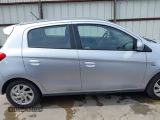 2017 Mitsubishi Mirage SE z VIN ML32A4HJ4HH002795, wystawiony jako IAAI lot #42063244 z przebiegiem 111 378 mil mil oraz . Historia ofert i sprzedaży dostępna na DreamBid. Obrazek 13.