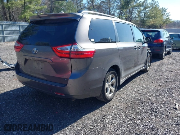 2018 Toyota Sienna LE Auto Access Seat with VIN 5TDKZ3DC4JS925755, listed as a IAAI auction lot 41887172 with 212,921 mi miles. Bid and sale history available at carsss.com. Image 4.