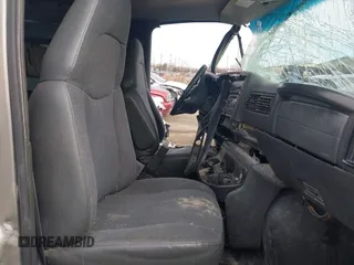 2002 GMC Savana z VIN 1GTHG39R121203395, wystawiony jako IAAI lot #41739349 z przebiegiem 140 692 mil mil oraz . Historia ofert i sprzedaży dostępna na DreamBid. Obrazek 5.