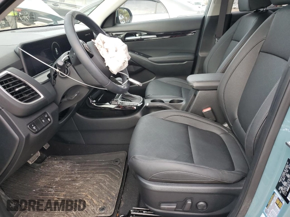 2025 Kia Seltos EX z VIN KNDERCAAXS7674526, wystawiony jako Copart lot #43906075 z przebiegiem 4 430 mil mil oraz Szkoda całkowita • Salvage title. Historia ofert i sprzedaży dostępna na DreamBid. Obrazek 7.