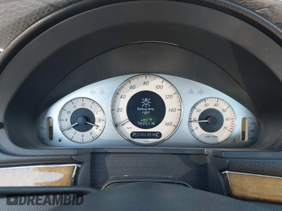 2005 Mercedes-Benz E-Class 3.2L with VIN WDBUF65J85A700806, listed as a IAAI auction lot 41585086 with 200,245 mi miles. Bid and sale history available at carsss.com. Image 7.
