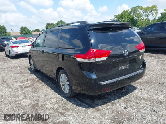 2013 Toyota Sienna XLE z VIN 5TDDK3DC8DS064047, wystawiony jako IAAI lot #42755455 z przebiegiem 143 604 mil mil oraz . Historia ofert i sprzedaży dostępna na DreamBid. Obrazek 3.