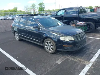2007 Volkswagen Passat 2.0T z VIN WVWTK73C37E026448, wystawiony jako IAAI lot #42091925 z przebiegiem 179 894 mil mil oraz . Historia ofert i sprzedaży dostępna na DreamBid. Obrazek 1.