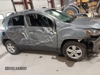 2019 Chevrolet Trax LT with VIN KL7CJPSB8KB937572, listed as a IAAI auction lot 42032722 with 103,132 mi miles. Bid and sale history available at carsss.com. Image 13.