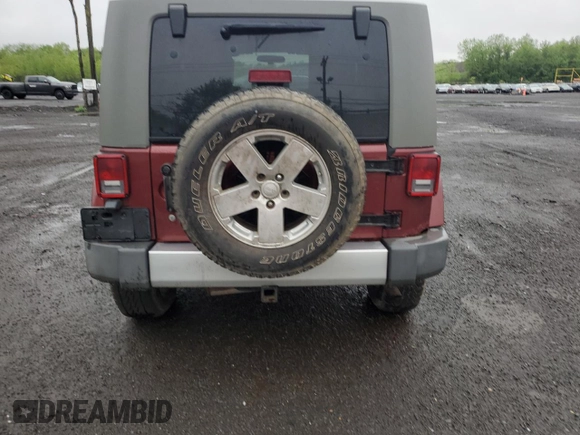 2008 Jeep Wrangler Sahara z VIN 1J4FA54198L505014, wystawiony jako Copart lot #55328045 z przebiegiem 128 049 mil mil oraz Szkoda całkowita • Salvage title. Historia ofert i sprzedaży dostępna na DreamBid. Obrazek 6.