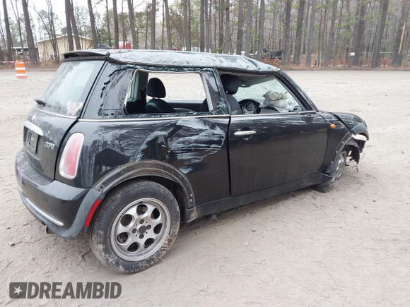 2005 MINI Hardtop z VIN WMWRC33445TJ64482, wystawiony jako IAAI lot #41798048 z przebiegiem 115 656 mil mil oraz . Historia ofert i sprzedaży dostępna na DreamBid. Obrazek 4.