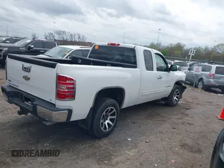 2009 Chevrolet Silverado 1500 LT with VIN 1GCEC29029Z267287, listed as a IAAI auction lot 41922651 with 235,636 mi miles. Bid and sale history available at carsss.com. Image 4.