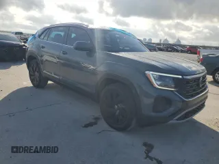 2024 Volkswagen Atlas SE z VIN 1V2WE2CA2RC262320, wystawiony jako Copart lot #57114235 z przebiegiem 5 513 mil mil oraz Szkoda całkowita • Salvage title. Historia ofert i sprzedaży dostępna na DreamBid. Obrazek 4.