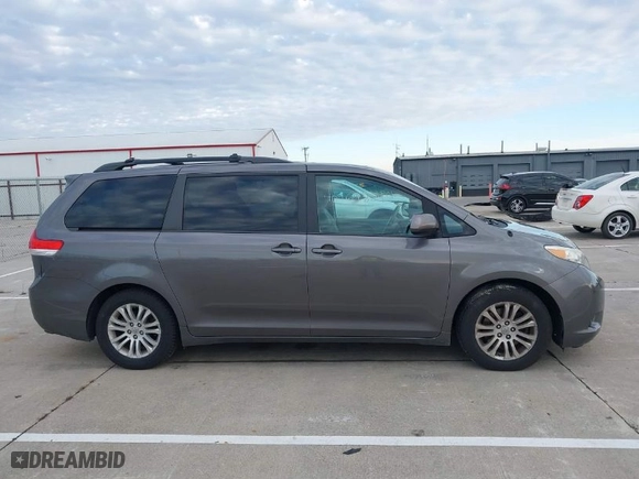 2013 Toyota Sienna XLE AAS with VIN 5TDYK3DC2DS378388, listed as a IAAI auction lot 40964889 with NaN miles. Bid and sale history available at carsss.com. Image 13.