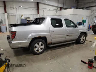 2013 Honda Ridgeline RTL z VIN 5FPYK1F54DB013144, wystawiony jako Copart lot #51323175 z przebiegiem 240 093 mil mil oraz Czysty tytuł • Clean title. Historia ofert i sprzedaży dostępna na DreamBid. Obrazek 3.