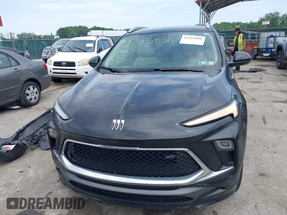2024 Buick Encore GX Sport Touring z VIN KL4AMESL6RB007771, wystawiony jako IAAI lot #42365080 z przebiegiem 62 311 mil mil oraz . Historia ofert i sprzedaży dostępna na DreamBid. Obrazek 13.