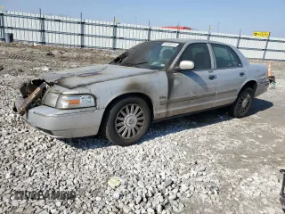 2010 Mercury Grand Marquis LS z VIN 2MEBM7FV7AX640166, wystawiony jako Copart lot #48765915 z przebiegiem Nie podano mil oraz Szkody całkowita. Historia ofert i sprzedaży dostępna na DreamBid. Obrazek 1.