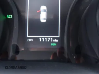 2023 Toyota Camry SE z VIN 4T1T11AK0PU153203, wystawiony jako IAAI lot #38763517 z przebiegiem 11 171 mil mil oraz . Historia ofert i sprzedaży dostępna na DreamBid. Obrazek 7.