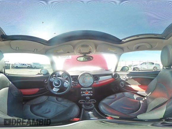 2007 MINI Hardtop z VIN WMWMF33547TT54263, wystawiony jako Copart lot #53400615 z przebiegiem 66 067 mil mil oraz Szkoda całkowita • Salvage title. Historia ofert i sprzedaży dostępna na DreamBid. Obrazek 13.