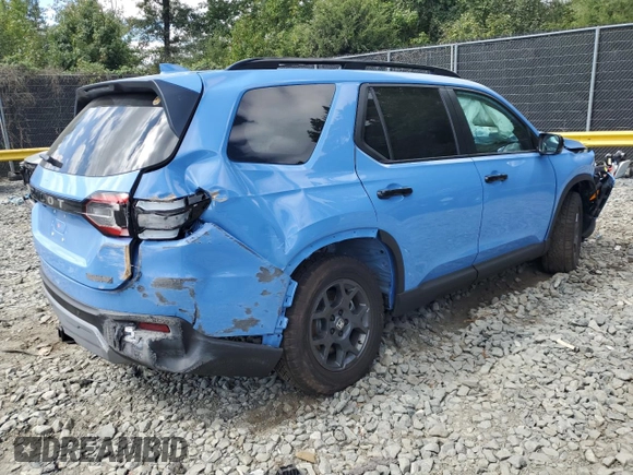 2025 Honda Pilot TrailSport with VIN 5FNYG1H6XSB031774, listed as a Copart auction lot 70433744 with 3,467 mi miles and Salvage Title. Bid and sale history available at carsss.com. Image 3.