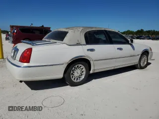 1999 Lincoln Town Car Signature z VIN 1LNHM82W4XY615634, wystawiony jako Copart lot #48886235 z przebiegiem 207 411 mil mil oraz Szkody całkowita. Historia ofert i sprzedaży dostępna na DreamBid. Obrazek 3.