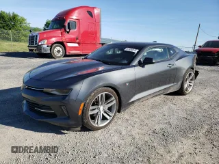 2017 Chevrolet Camaro 1LT z VIN 1G1FB1RS3H0102895, wystawiony jako Copart lot #57480575 z przebiegiem 82 766 mil mil oraz Szkoda całkowita • Salvage title. Historia ofert i sprzedaży dostępna na DreamBid. Obrazek 1.