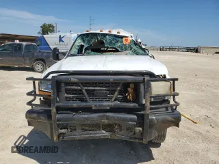 2000 Ford F-550 XL with VIN 1FDAW56F2YEA85137, listed as a Copart auction lot 67577314 with 268,079 mi miles and Salvage Title. Bid and sale history available at carsss.com. Image 5.
