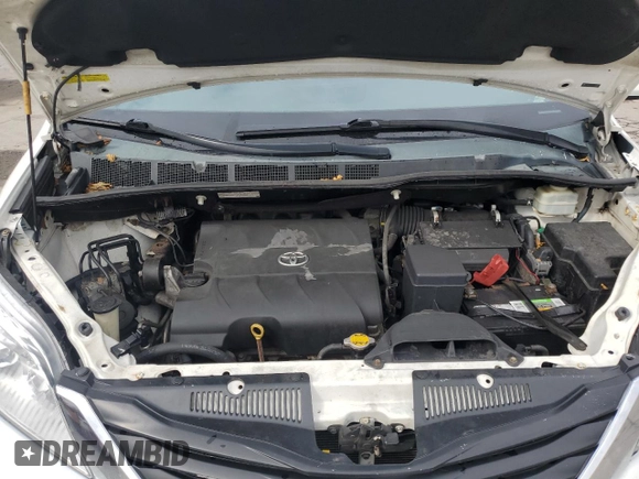 2015 Toyota Sienna LE AAS z VIN 5TDKK3DCXFS590626, wystawiony jako Copart lot #63081115 z przebiegiem 144 933 mil mil oraz Szkoda całkowita • Salvage title. Historia ofert i sprzedaży dostępna na DreamBid. Obrazek 12.