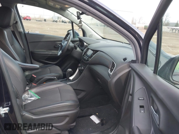 2021 Chevrolet Trax LT with VIN KL7CJLSB0MB322817, listed as a IAAI auction lot 41843233 with 46,947 mi miles. Bid and sale history available at carsss.com. Image 5.