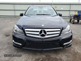 2013 Mercedes-Benz C 300 Sport z VIN WDDGF8AB2DG104911, wystawiony jako Copart lot #60088735 z przebiegiem 126 847 mil mil oraz Czysty tytuł • Clean title. Historia ofert i sprzedaży dostępna na DreamBid. Obrazek 5.