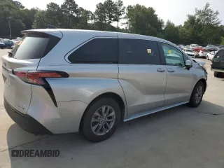 2021 Toyota Sienna LE with VIN 5TDKRKEC4MS047807, listed as a Copart auction lot 70471714 with 63,928 mi miles and Salvage Title. Bid and sale history available at carsss.com. Image 3.