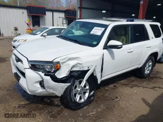 2020 Toyota 4Runner SR5 with VIN JTEBU5JR1L5793061, listed as a IAAI auction lot 41931410 with 81,984 mi miles. Bid and sale history available at carsss.com. Image 6.