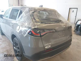 2024 Honda HR-V Sport z VIN 3CZRZ2H5XRM752351, wystawiony jako IAAI lot #42453796 z przebiegiem 16 231 mil mil oraz . Historia ofert i sprzedaży dostępna na DreamBid. Obrazek 6.