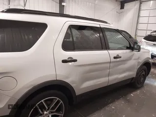 2016 Ford Explorer Sport z VIN 1FM5K8GT9GGD27511, wystawiony jako IAAI lot #42031898 z przebiegiem 113 335 mil mil oraz . Historia ofert i sprzedaży dostępna na DreamBid. Obrazek 6.
