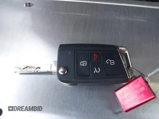 2021 Volkswagen Tiguan S с VIN 3VV1B7AX6MM110493, выставлен на аукционе IAAI как лот 42042818 с пробегом 49 745 миль миль и . История ставок и продаж доступна на DreamBid. Изображение 11.