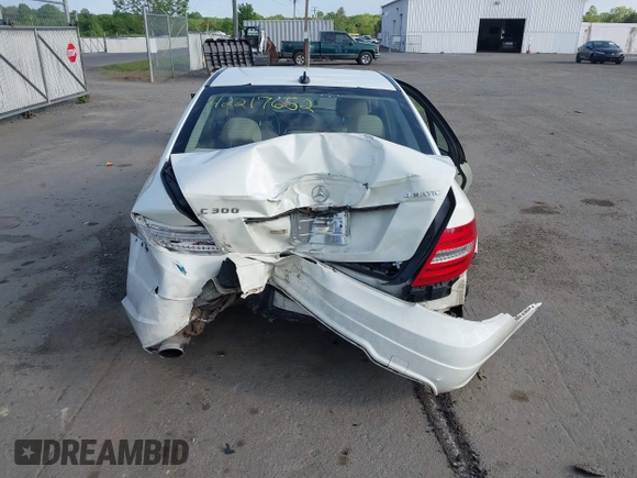 2012 Mercedes-Benz C 300 Sport с VIN WDDGF8BB0CR198952, выставлен на аукционе IAAI как лот 42217652 с пробегом 138 919 миль миль и . История ставок и продаж доступна на DreamBid. Изображение 16.