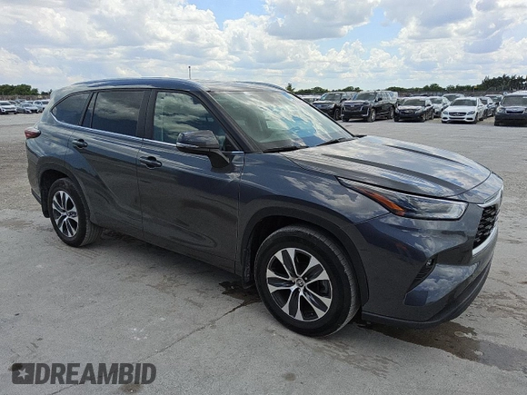 2024 Toyota Highlander LE z VIN 5TDKDRBH2RS553666, wystawiony jako Copart lot #57512875 z przebiegiem 44 772 mil mil oraz Czysty tytuł • Clean title. Historia ofert i sprzedaży dostępna na DreamBid. Obrazek 4.