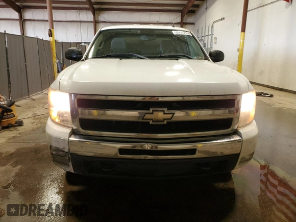 2011 Chevrolet Silverado 1500 LT with VIN 1GCRKSE09BZ235775, listed as a Copart auction lot 53559085 with 217,880 mi miles and Clean Title. Bid and sale history available at DreamBid. Image 5.