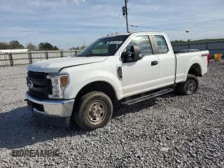 2019 Ford F-250 XL with VIN 1FT7X2B61KEG32082, listed as a Copart auction lot 49965105 with 104,658 mi miles and Salvage Title. Bid and sale history available at DreamBid. Image 1.
