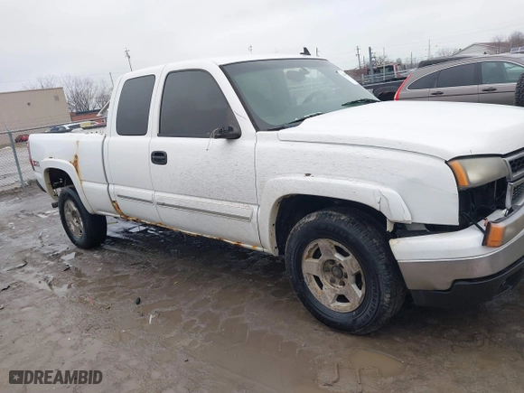 2006 Chevrolet Silverado 1500 LT2 with VIN 2GCEK19B161147287, listed as a IAAI auction lot 41508773 with 202,155 mi miles. Bid and sale history available at carsss.com. Image 13.