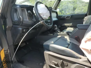 2023 Ford Bronco z VIN 1FMEE5DP7PLB60568, wystawiony jako Copart lot #62118915 z przebiegiem 25 681 mil mil oraz Nie do naprawy • Non repairable. Historia ofert i sprzedaży dostępna na DreamBid. Obrazek 7.