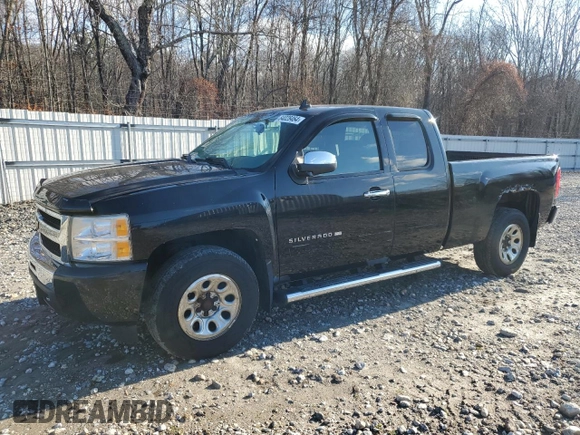 2010 Chevrolet Silverado 1500 LS with VIN 1GCSKREA4AZ163482, listed as a Copart auction lot 84028464 with 108,989 mi miles and Clean Title. Bid and sale history available at DreamBid. Image 1.