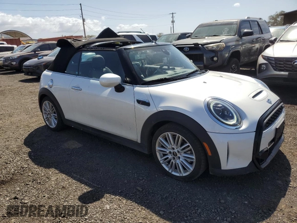 2024 MINI Convertible Cooper S z VIN WMW43DL08R3S00631, wystawiony jako Copart lot #49013325 z przebiegiem 13 760 mil mil oraz Czysty tytuł • Clean title. Historia ofert i sprzedaży dostępna na DreamBid. Obrazek 4.