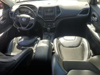 2020 Jeep Cherokee Latitude Plus z VIN 1C4PJMLX9LD505933, wystawiony jako Copart lot #50607275 z przebiegiem 100 309 mil mil oraz Szkoda całkowita • Salvage title. Historia ofert i sprzedaży dostępna na DreamBid. Obrazek 8.