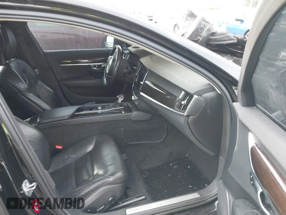 2018 Volvo S90 Momentum with VIN LVY982MK5JP027302, listed as a IAAI auction lot 41604037 with 1 mi miles. Bid and sale history available at carsss.com. Image 5.