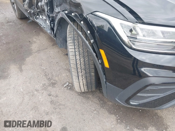 2024 Volkswagen Tiguan SE with VIN 3VVMB7AX7RM042855, listed as a IAAI auction lot 42223748 with 14,077 mi miles and . Bid and sale history available at DreamBid. Image 17.