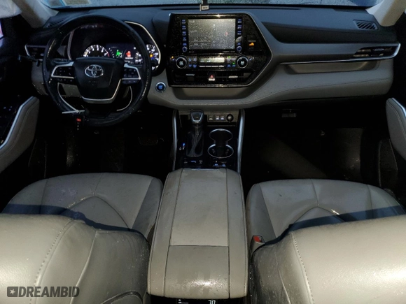 2022 Toyota Highlander XLE with VIN 5TDHZRBH7NS583655, listed as a Copart auction lot 84217444 with 46,830 mi miles and Salvage Title. Bid and sale history available at carsss.com. Image 8.